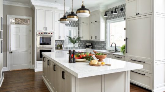 Kitchen-Cabinets-to-Ceiling
